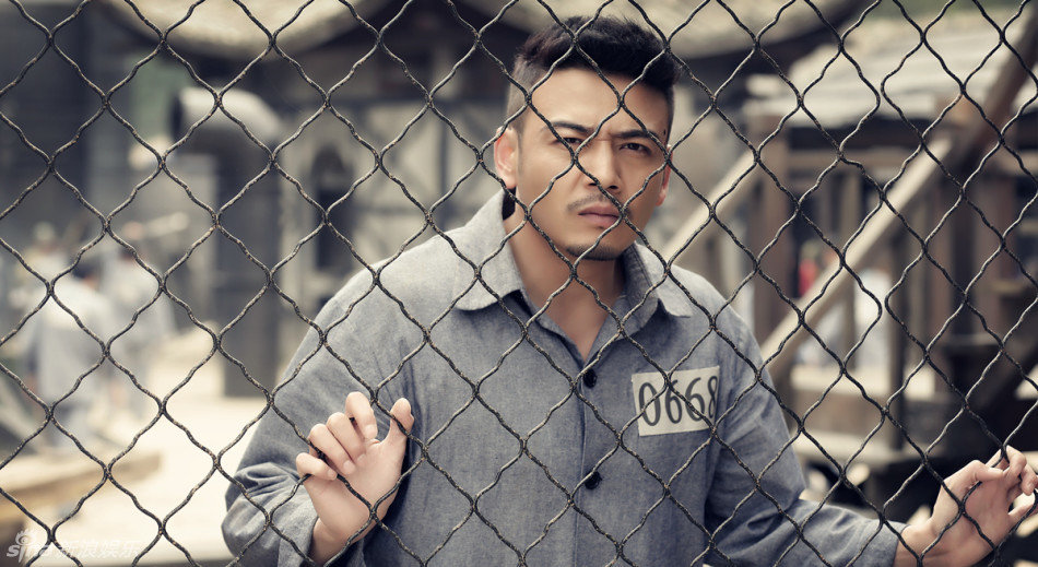 组图:《潜伏在黎明》杨烁越狱 荷尔蒙爆棚