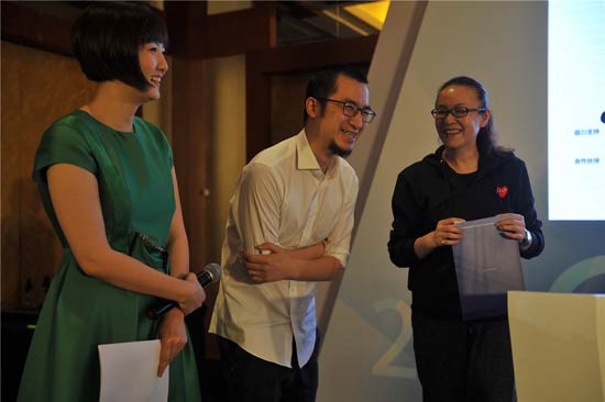 ellen,耐安,焦爱民等为获奖制片人颁奖   版权声明:如涉及版权问题