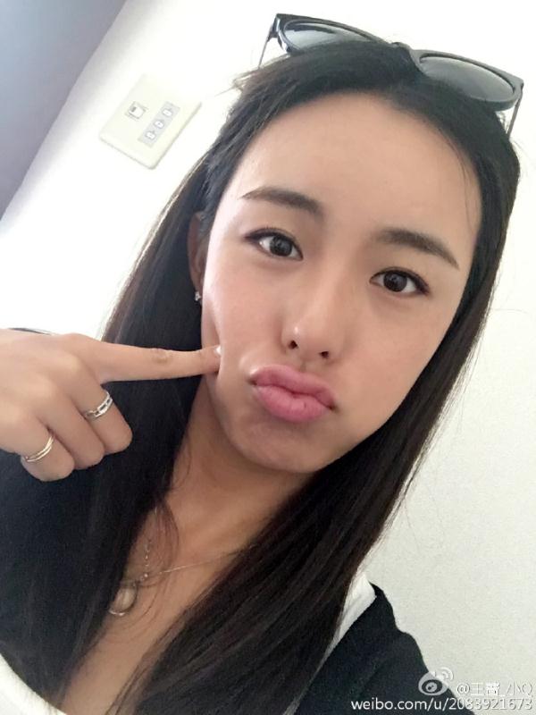 王蔷晒自拍:出成绩前先当"网不红"
