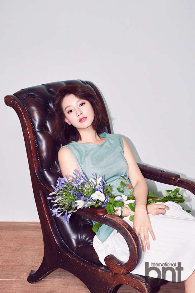 演员金智媛拍摄时尚写真 清新优雅大方宛若公主