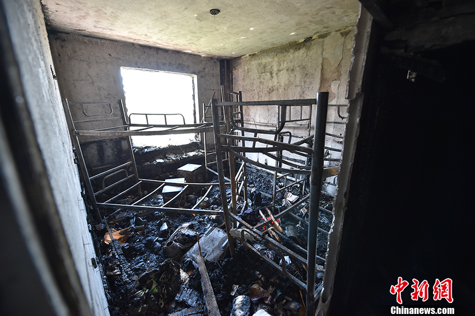 北京一群租房起火 50平屋塞16床位