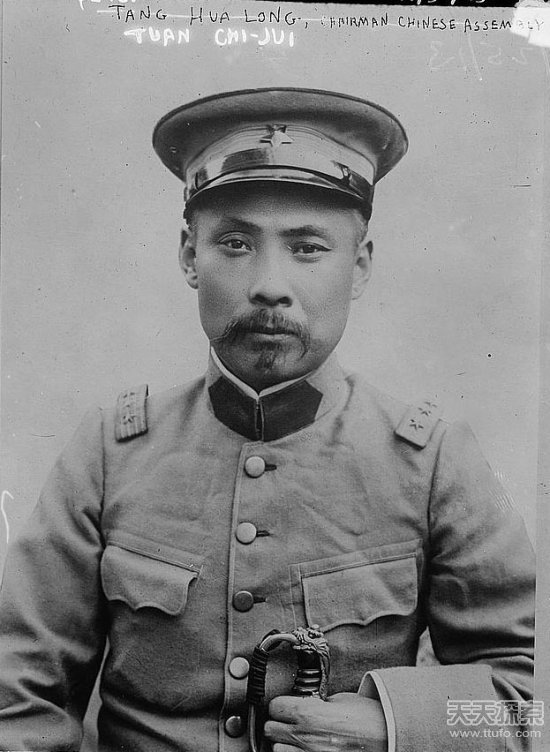 1919年五四运动爆发,吴曾多次通电反对在巴黎和约上签字,支持学生运动