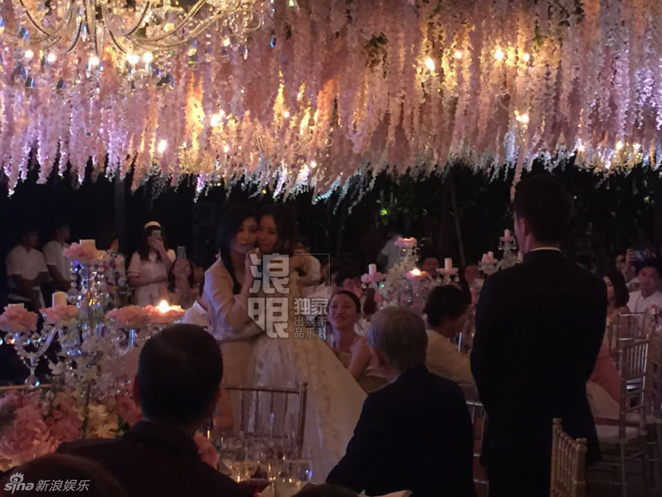 徐若瑄深吻林心如双唇:霍太太狠狠幸福