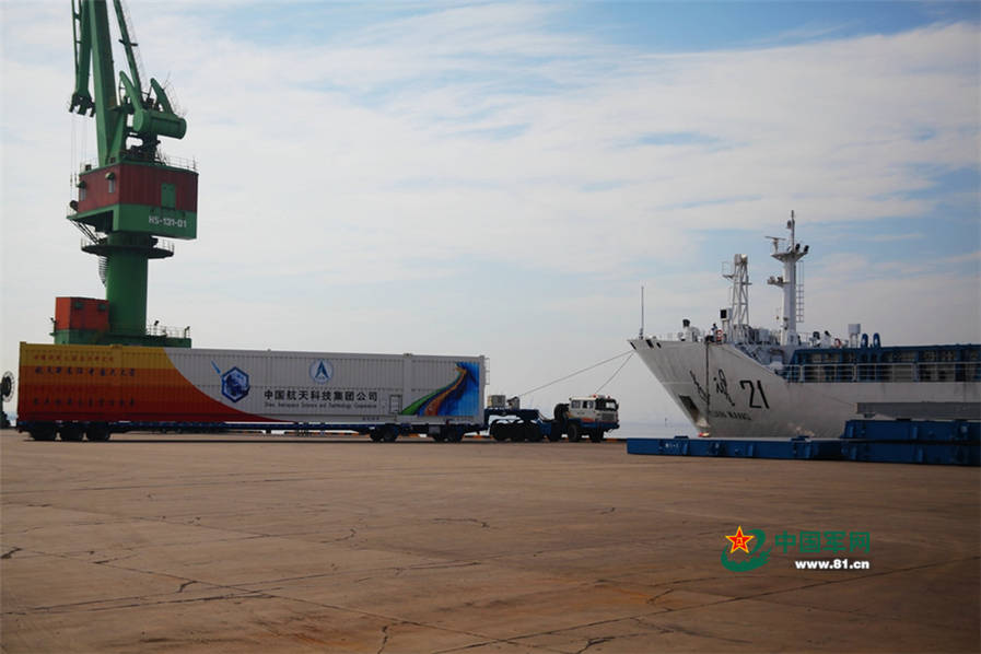 "长征五号"火箭运输船队天津起航