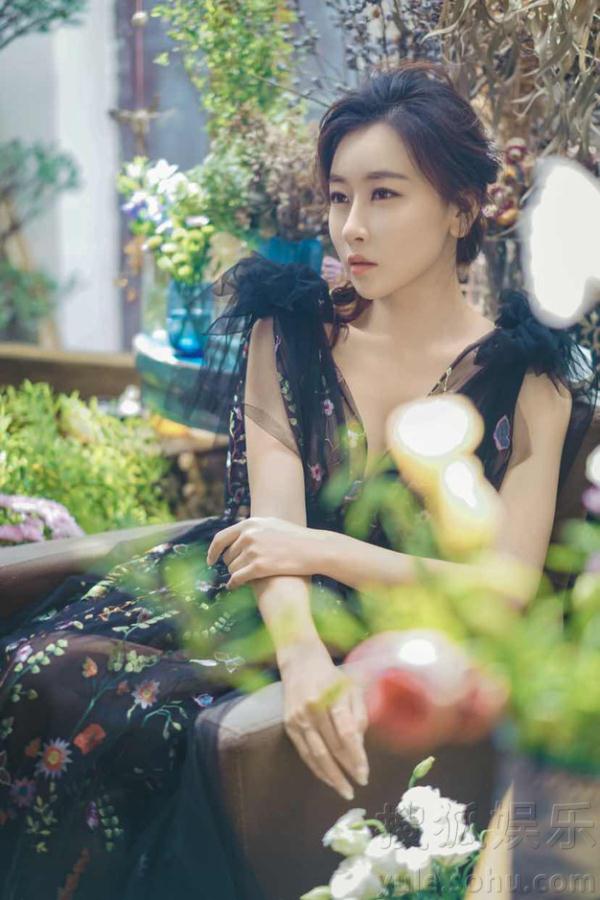 毛俊杰夏末美图曝光 优雅慵懒尽显"法国瘫"