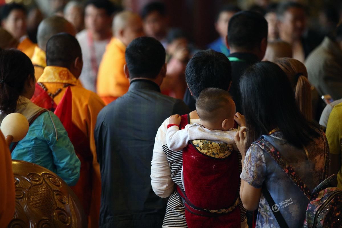 西南古刹大佛重塑金身 引万人云集参拜