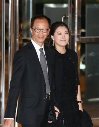 跳水皇后伏明霞老公近照曝光感情如初