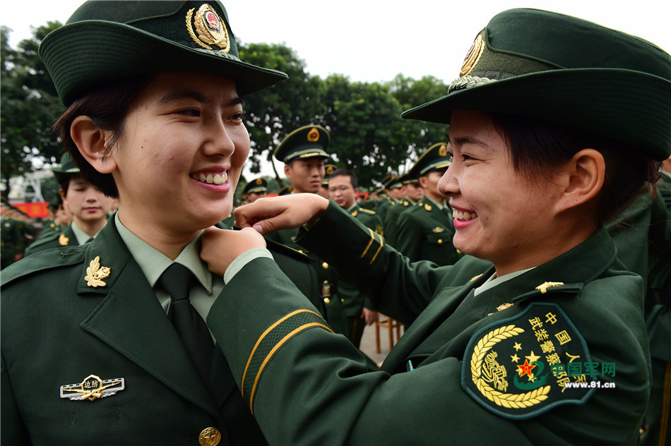 据了解,中国海警局2016年接收的入警大学生自8月起在广州接受为期