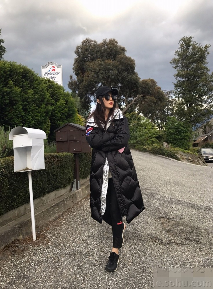 范冰冰穿新款羽绒服 身材颜值分分钟让人沦陷