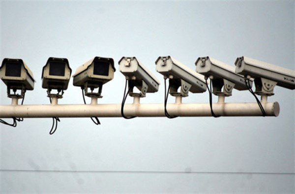 眼"的后台设备,与室外的电子探头相连接,实现该社区安装电子探头监控