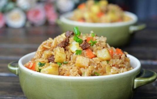 土豆牛肉胡萝卜焖饭