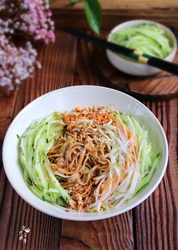 三伏天的早餐,就馋这碗面,多了这一味,连吃了两碗才停嘴!