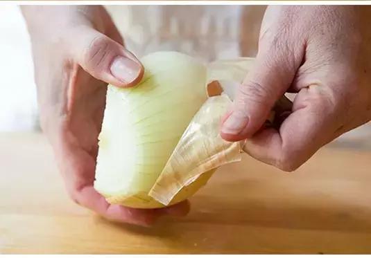 带切割洋葱粒   完全不会辣到眼睛   土豆   很多朋友用刨子去土豆皮