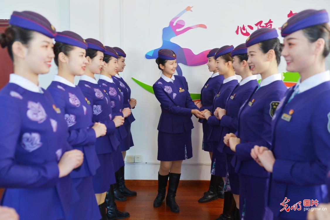 高铁乘务员培训迎春运 高铁乘务员培训迎春运