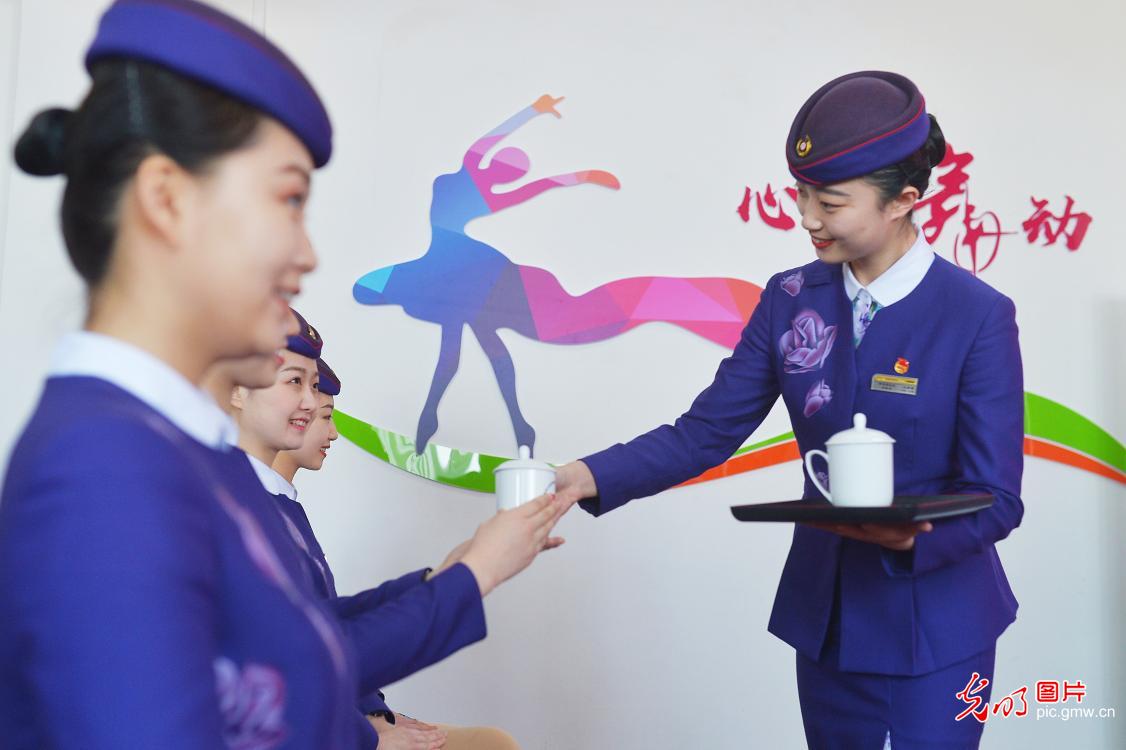 高铁乘务员培训迎春运 高铁乘务员培训迎春运