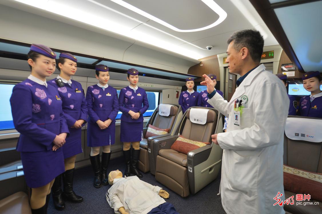 高铁乘务员培训迎春运 高铁乘务员培训迎春运