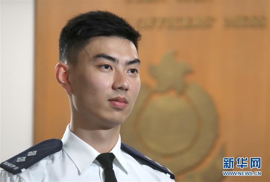 （港澳台·香港故事·图文互动）（1）网红帅港警卓Sir：温暖和辛酸并存的艰难之路