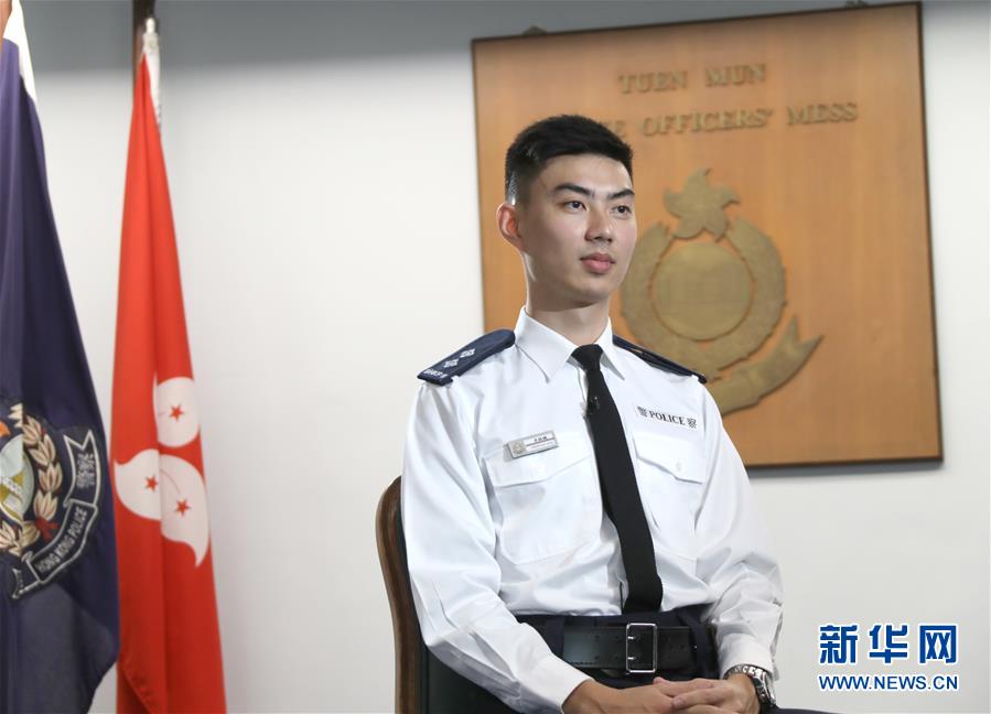 网红帅港警卓Sir：温暖和辛酸并存的艰难之路