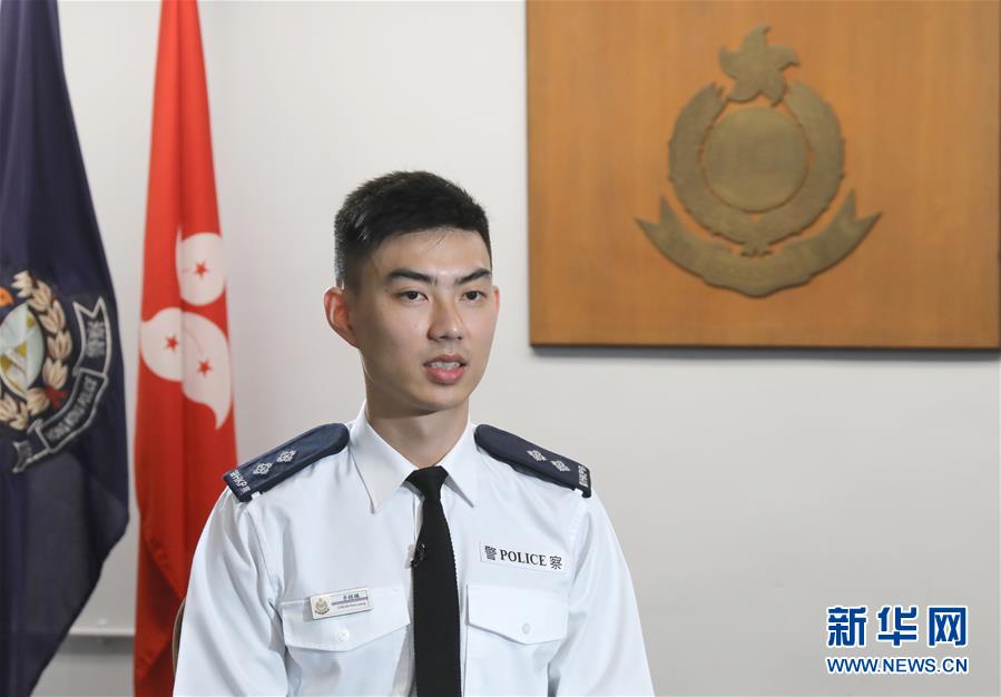 网红帅港警卓Sir：温暖和辛酸并存的艰难之路