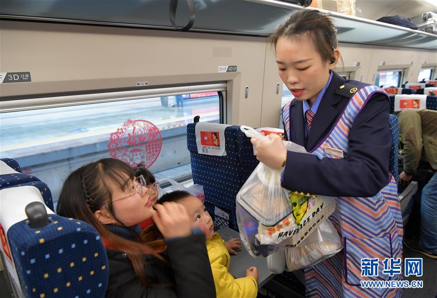 日行两万步 温暖归乡路