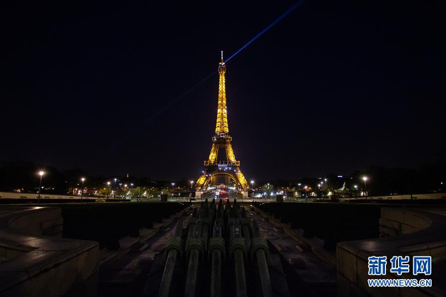 巴黎铁塔说“谢谢”