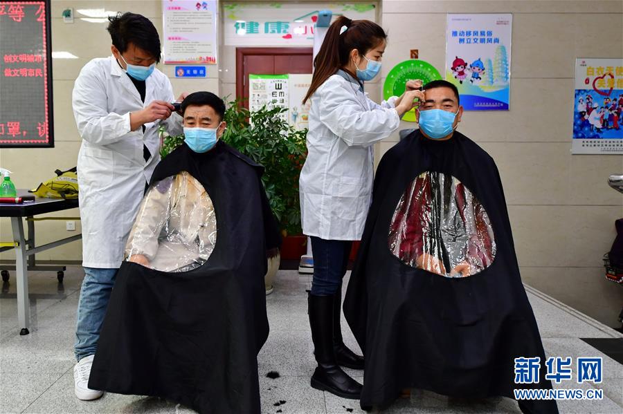 战“疫”中的“凡人微光”