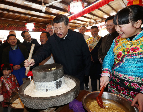 习近平与劳动人民在一起