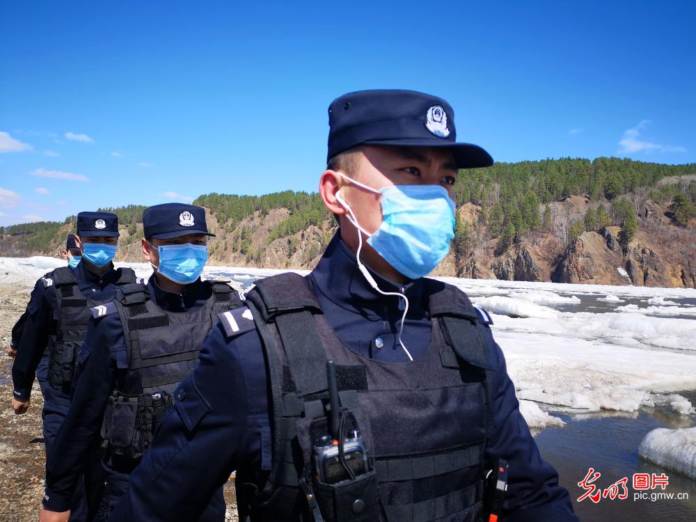 黑龙江漠河:边境民警节日坚守
