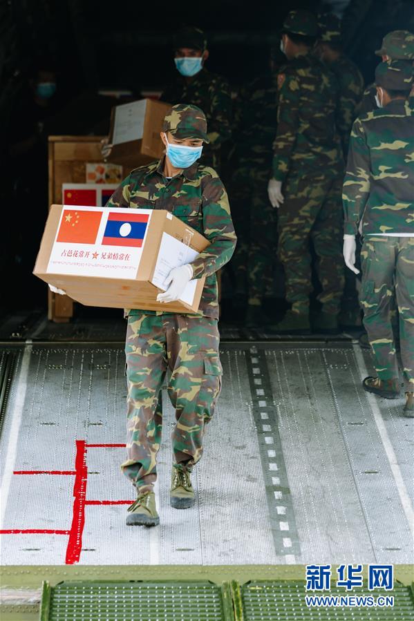 中国国防部向老挝国防部援助第二批抗疫医疗物资