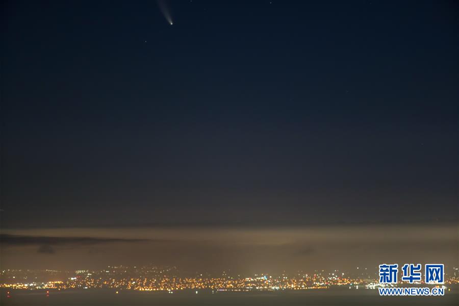 尼欧怀兹彗星现身美国旧金山湾区夜空