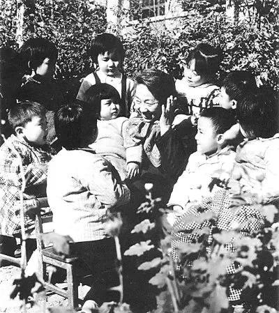 她是周总理口中的“好妈妈”，她带着中国儿童电影从无到有！她的电影人生，不只有“江姐”