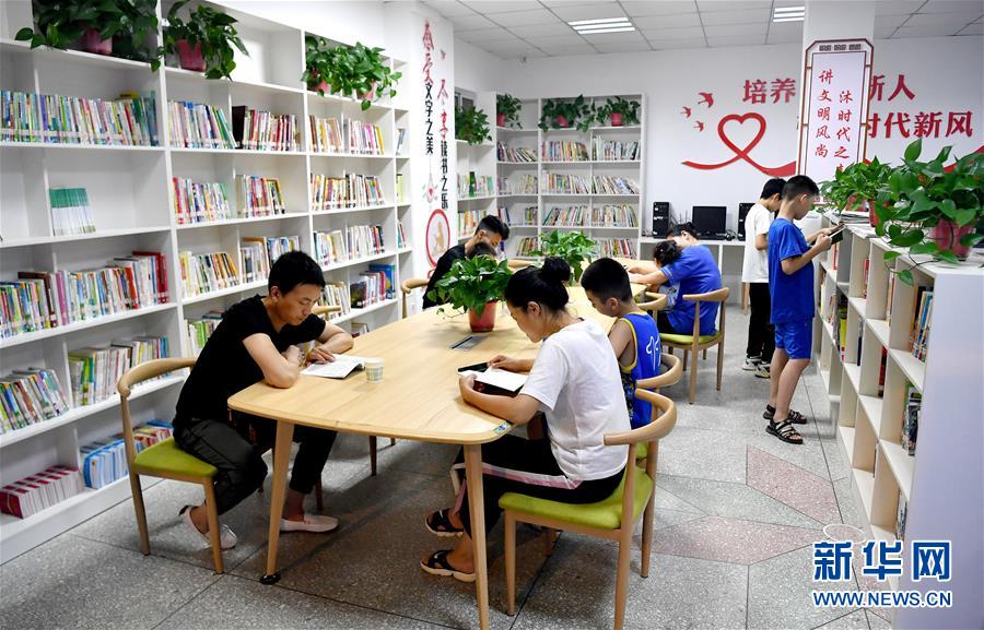 （社会）（2）巴山小城里的24小时自助图书馆