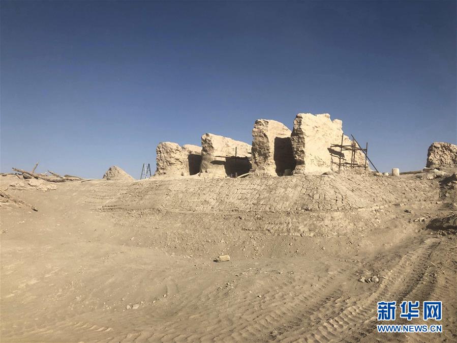 新疆抢险加固楼兰古城三间房和佛塔遗址