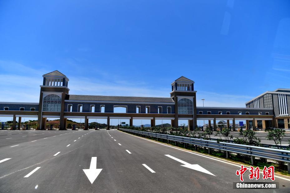 世界最长、中国第一座跨海峡公铁两用大桥公路段具备通车条件