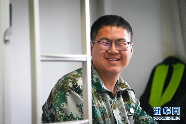 "独臂"男孩王帅:乘着"半边翅膀"也要奋力"翱翔"