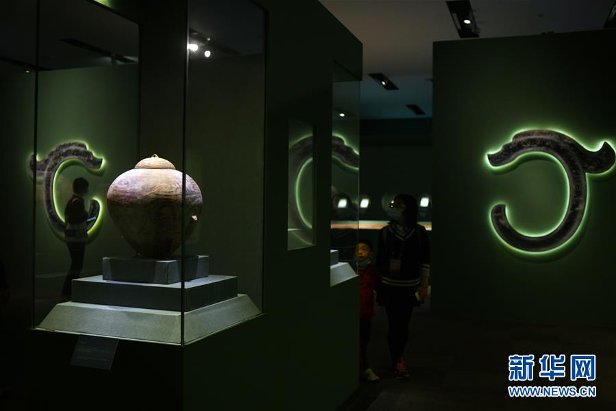 红山文化考古成就展在国博开幕