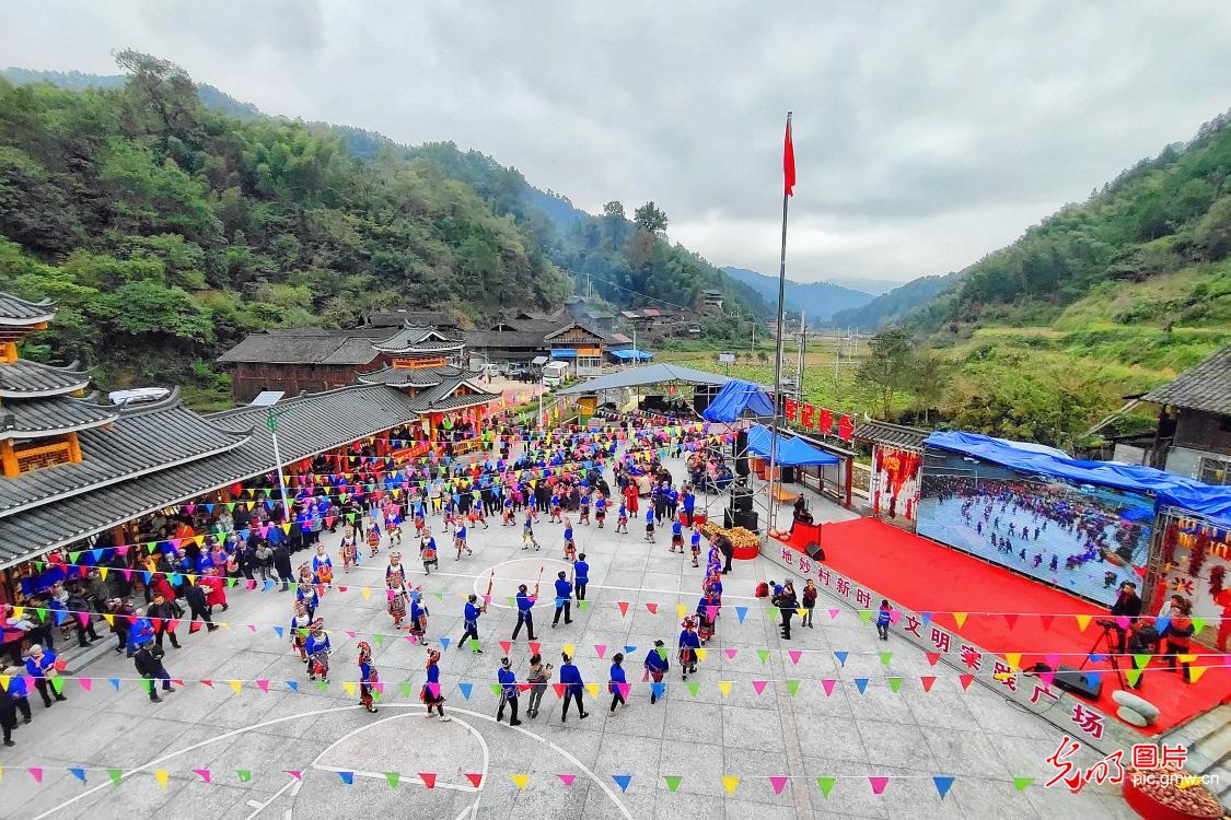 湖南靖州：苗寨举办“丰收节”
