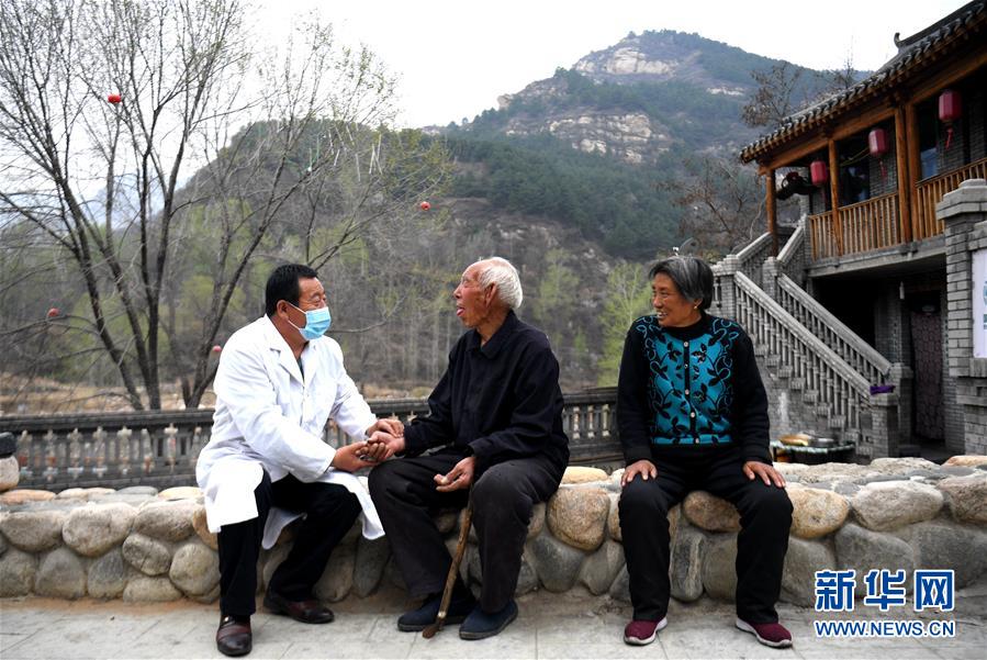 习近平的小康故事 | “让所有老年人都能有一个幸福美满的晚年”—— 习近平和尊老养老的故事 (习近平的小康故事·新华网·图文互动)(9)“让所有老年人都能有一个幸福美满的晚年”——习近平和尊老养老的故事