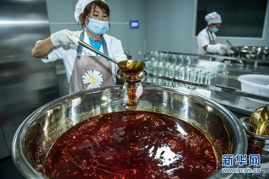 麻怀村的“幸福隧道” (脱贫攻坚·扶贫印记)(14)麻怀村的“幸福隧道”