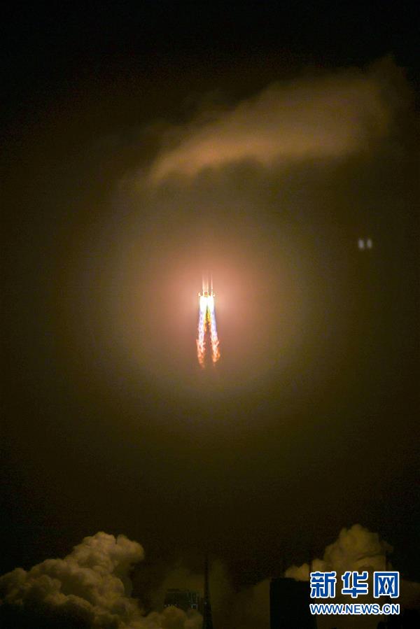 嫦娥五号探测器成功发射