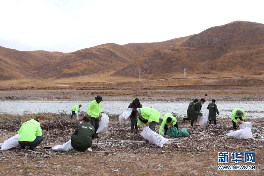 为了心中那片绿——长江源头的捡垃圾志愿队