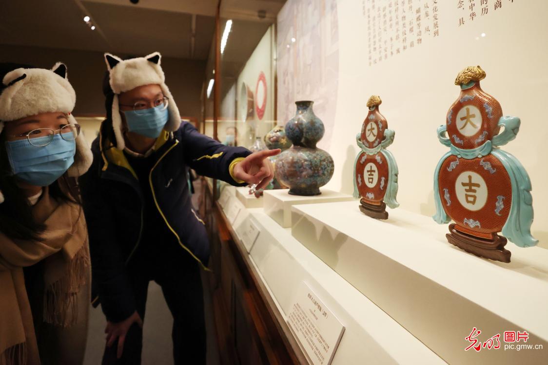 Imperial treasures from Shenyang Palace Museum on display at the National Museum of China