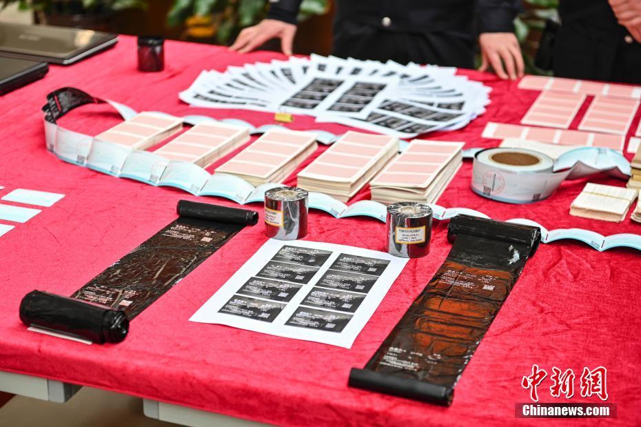 广州铁路警方查获数千张假火车票