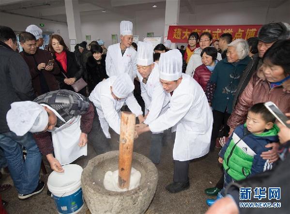 【网络中国节·春节】重温名家笔下的春节 品“舌尖上的年味” 【网络中国节·春节】重温名家笔下的春节 品“舌尖上的年味”
