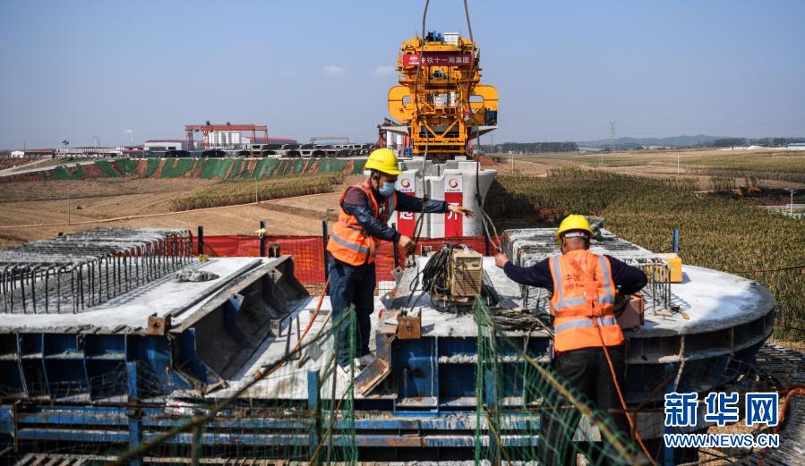 工地上的坚守 工地上的坚守