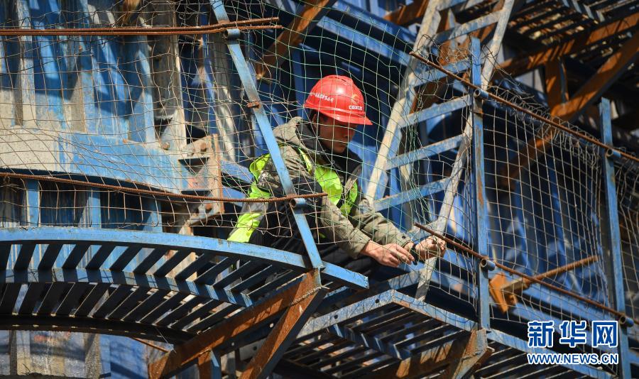 工地上的坚守 工地上的坚守