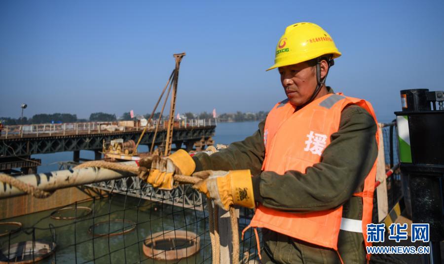 工地上的坚守 工地上的坚守