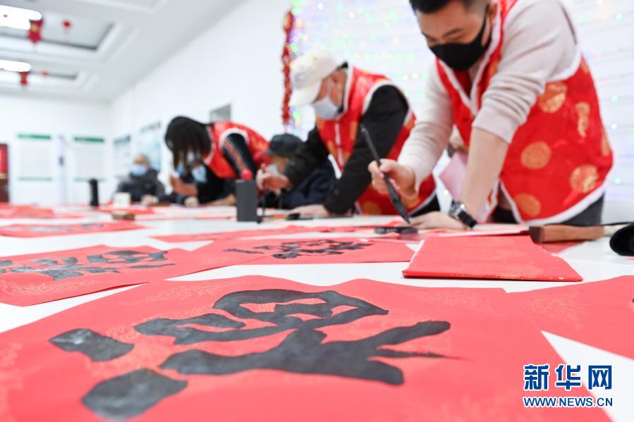 热闹红火、文明健康——“就地过年”凸显时代新风 热闹红火、文明健康——“就地过年”凸显时代新风