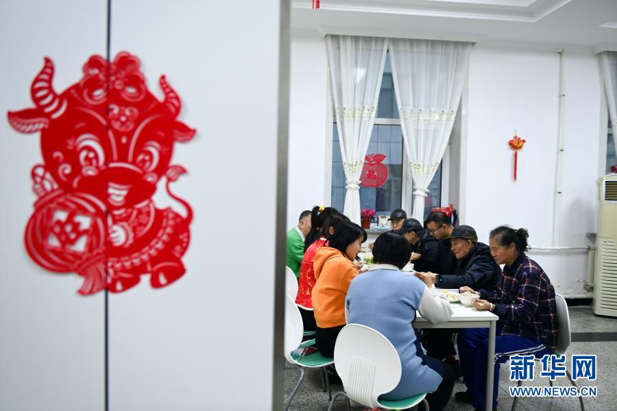 热闹红火、文明健康——“就地过年”凸显时代新风 热闹红火、文明健康——“就地过年”凸显时代新风