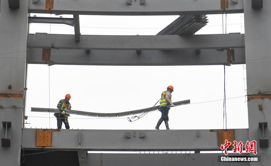 杭州亚运会电竞馆建设忙 400名工人24小时不间断轮岗作业